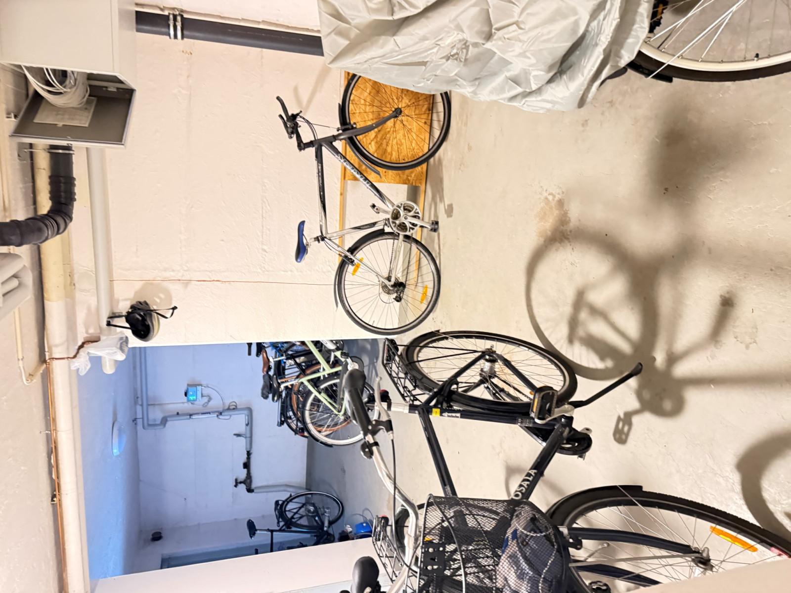 Cykelförråd i källaren Hammelins väg 14B